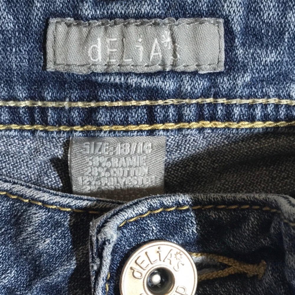 Delia’s Jeans with Zip Pockets - Picture 5 of 9